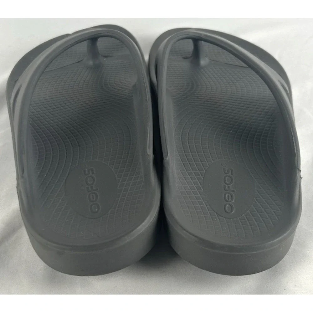 Oofos Gray Flip Flops Recovery Thongs Sandals Womens 8 Mens 6 Comfort Walking